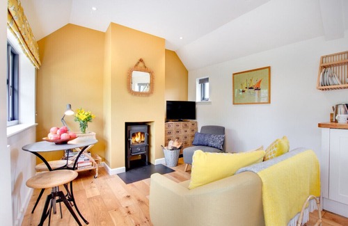 Mayfield House | Primrose Lodge - One Bedroom House, Sleeps 2