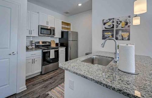 Orange Park Apartment | PrimRose steps to Pool, Gym Nr NAS JX, Dtwn, I295