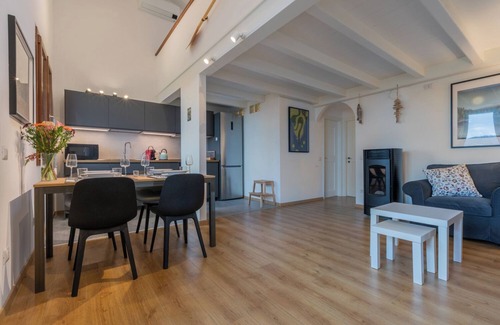 Villaggio Sanghen Apartment | Prince Garda. Catullo Home: Family and Pet Friendly Apartment with Pools.