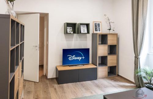 Lagaccio Apartment | Prince Suite - Trains 4 min - AC - Super Wifi