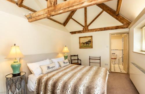 Gawcott Apartment | Priory Courtyard - 3 Bedroom Countryside Escape