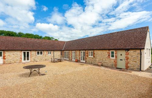 Gawcott Apartment | Priory Courtyard - 3 Bedroom Countryside Escape