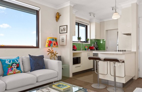 Maroubra Apartment | Pristine 2-Bed With Expansive Beach Views