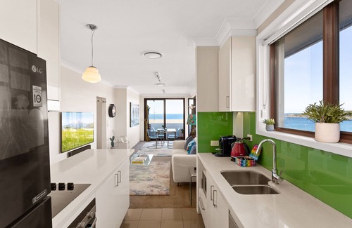 Maroubra Apartment | Pristine 2-Bed With Expansive Beach Views