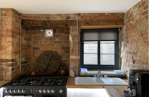 Montpellier Apartment | Pristine Montpellier Gardens Apartment