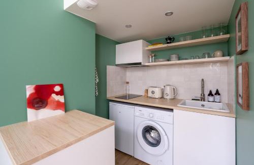 Quartier de la Goutte-d'Or Hotel | Pristine Studio Apartment 5 Min to Sacre Coeur