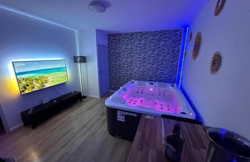 Patte d'Oie Apartment | Priv8Spa New Love Room Jacuzzi Privée