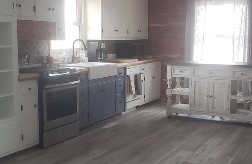 Pellville House | Privacy and breathtaking views on the highest point in Daviess County! So cozy!