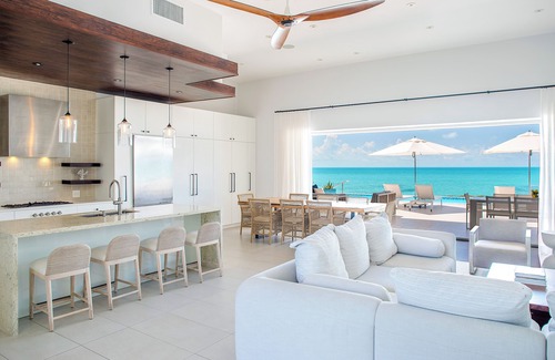 Juba Sound Villa | Private Luxury Oceanfront Villa-Steps from the Sea, Glass pool-Chef & Butler!