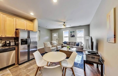 Wicker Park Apartment | Private 1BR APT in the heart of Wicker Park