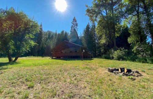 St. Maries House | Private 2-Acre Retreat with MTN Views, Walk to River