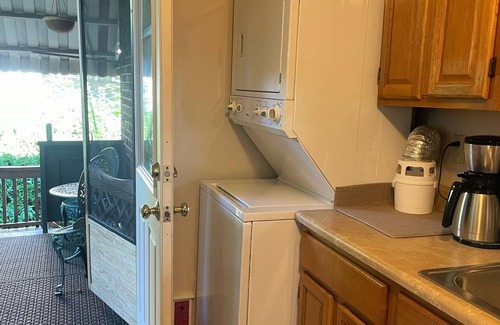 Cumberland Apartment | Private 2 Bedroom Apt with bike storage 1 mile to the GAP and C&O Canal/