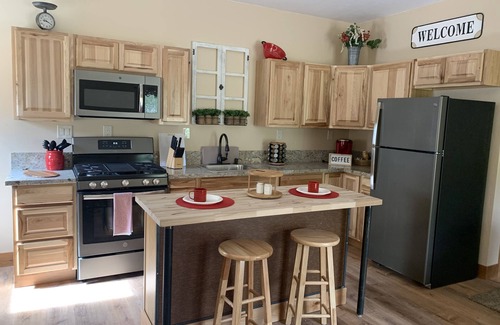 Stevensville House | Private, 2 bedroom Guest House, Unit A.