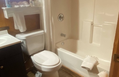 Valle Cabin | Private 2-Person Cabin near Grand Canyon (Bed & Breakfast)