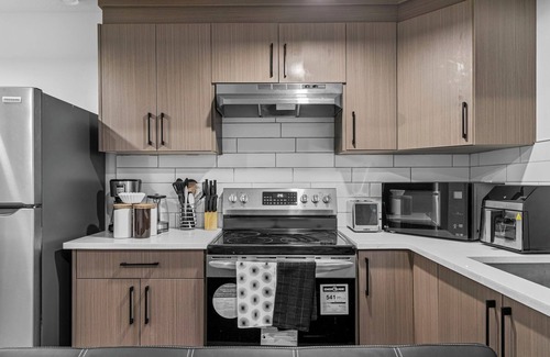 West Edmonton House | Private 2BR Basement Pet-Friendly Near WEM Free Parking Near Ravines Trails