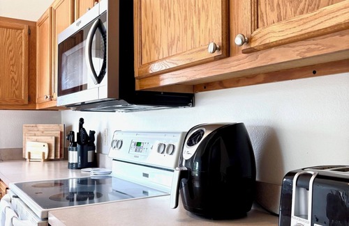 Clear Creek House | Private 3BR Home with Pool – Close to Disney Magic