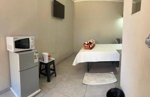 Ermelo House | Private 4 Double Room Guest Wing, Comfortable, Secure Parking, Wi-Fi, Ensuite Bath