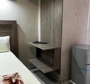 Ermelo House | Private 4 Double Room Guest Wing, Comfortable, Secure Parking, Wi-Fi, Ensuite Bath