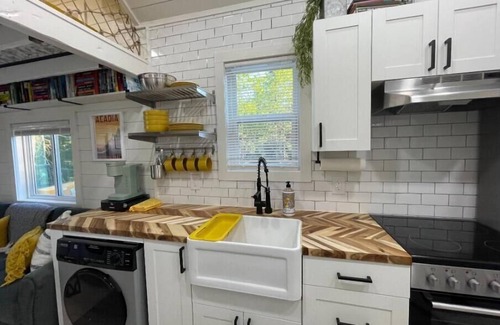 Gouldsboro House | Private And Cozy Tiny Home For Your Acadia Escape. Pet Friendly with Kayaks.