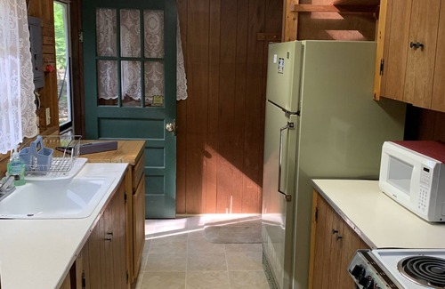 North Monmouth Cabin | Private and Cozy Cottage, Excellent Fishing And Swimming; Sleeps 6.