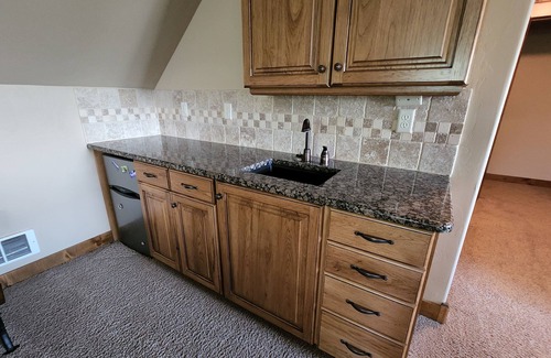 Victor House | Private and spacious 6 bedroom high end house in beautiful Victor, Sleeps 16!