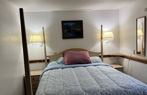 Taku - Campbell Apartment | Private apartment furnished with yard and hot tub