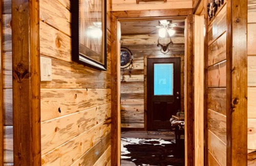 Ringold Cabin | Private area, electric fireplace, free internet, pond, near lake