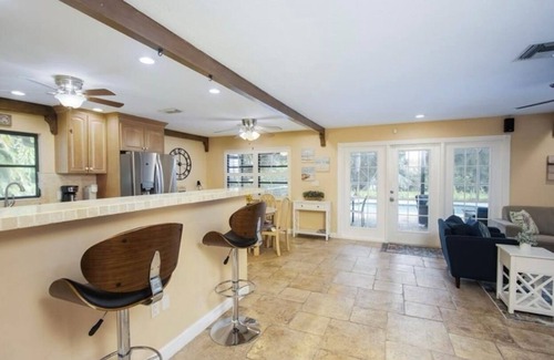 Kings Lake House | PRIVATE Backyard Heated POOL Naples Oasis, 7 mins to 5th Ave, Tin City, Beaches!