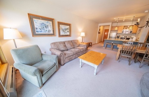 River Run Condo | Private Balcony River Run Village, Walk to Slopes