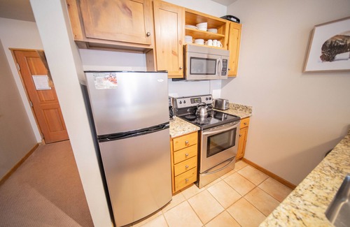 River Run Condo | Private Balcony River Run Village, Walk to Slopes