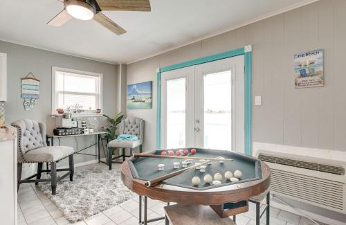 Hitchcock House | Private Bayfront Access 10 Mi to Galveston Beaches