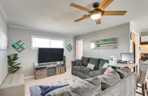 Hitchcock House | Private Bayfront Access 10 Mi to Galveston Beaches