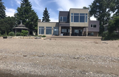 Harwich House | PRIVATE BEACH