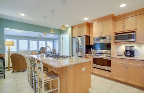 North Shores House | PRIVATE BEACH! CANAL VIEWS! LINENS INCLUDED!