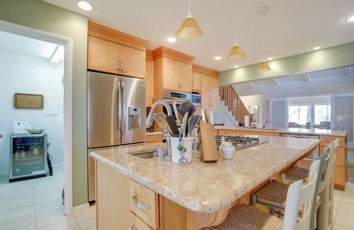 North Shores House | PRIVATE BEACH! CANAL VIEWS! LINENS INCLUDED!