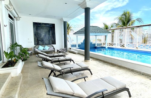 Puerto Juarez House | PRIVATE BEACH HOUSE FOR BIG FAMILIES 7BR (Sleeps 20) Cancun, Punta Sam