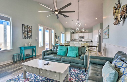 Freeport House | Private Beach + Oceanfront Balcony: Freeport Home