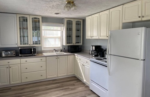 Saint Mary Of The Woods House | Private Beach House on the Lake – Ideal for Groups, Events, and Lakeside Recreation