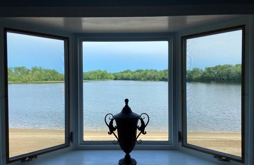 Saint Mary Of The Woods House | Private Beach House on the Lake – Ideal for Groups, Events, and Lakeside Recreation