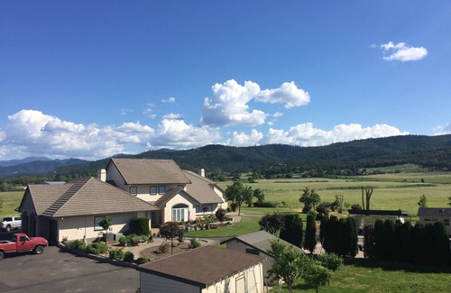 Medford House | Private Beautiful 57 acre Farm Estate (between Medford and Jacksonville)