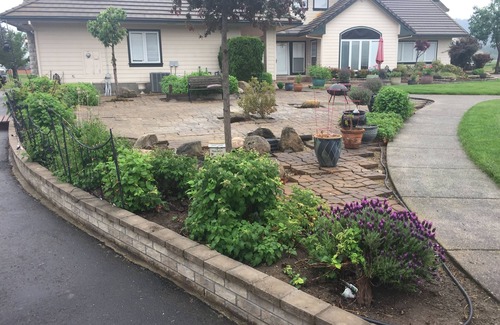 Medford House | Private Beautiful 57 acre Farm Estate (between Medford and Jacksonville)