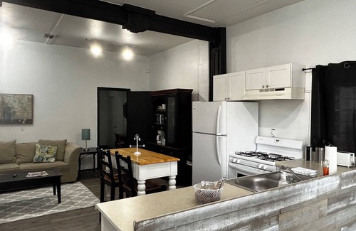 Historic District Apartment | Private, Beautiful apartment in historic district 1/1