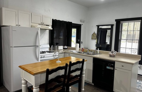 Historic District Apartment | Private, Beautiful apartment in historic district 1/1