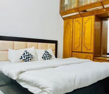 Sigra Apartment | Private Bedroom 15 mins from Kashi Vishwanath Temple