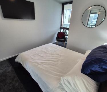 Newstead House | Private Bedroom & Bathroom in an Amazing Shared Brisbane Apartment