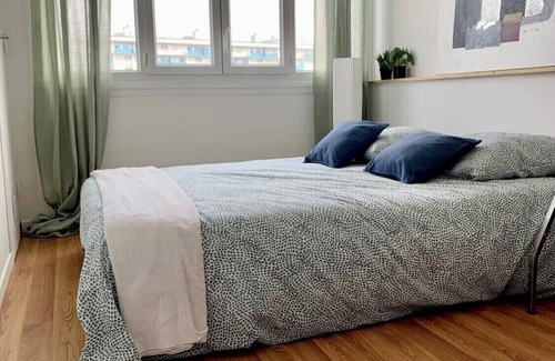 Bron Bed & Breakfast | Private bedroom plus shower room and toilet