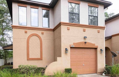 Westside House | Private Brighton Park Paradise