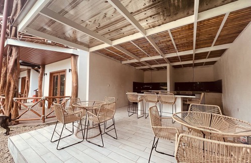 Tamarindo House | Private bungalow Rooms Near to Tamarindo! Casa Malca Tama!