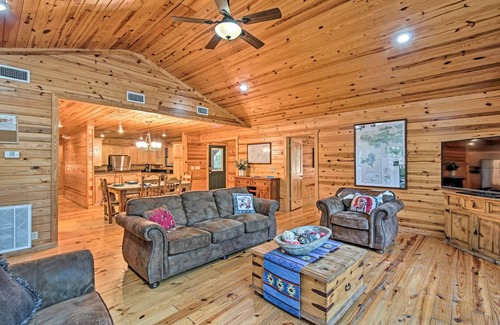 Golden Cabin | Private Cabin on 25acres w/Huge Grilling Pavilion