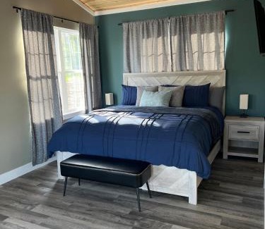 Olney House | Private Cabin on 90 Acres!